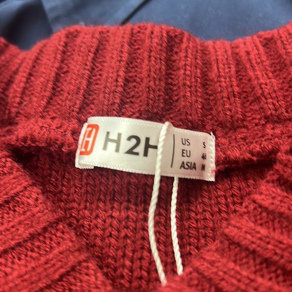 Sz Small Burgundy H2H Sweater NWT - Picture 7 of 7